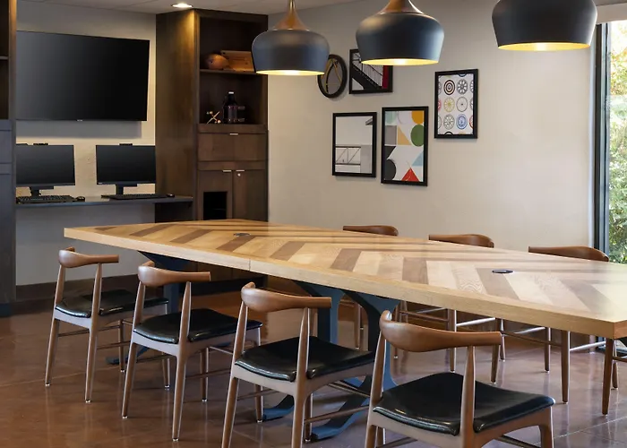 Four Points By Sheraton Airport Hotel