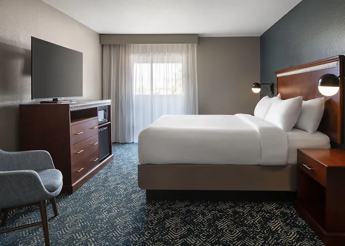 Four Points By Sheraton Airport Hotel 3*